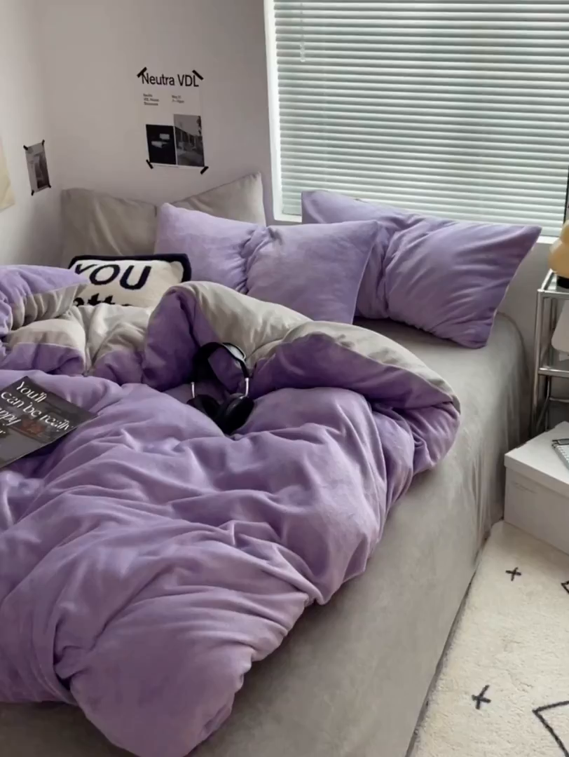 91家纺网 家纺一手货源 找家纺 优卡迪家纺馆 2025新款牛奶绒纯色双拼四件套系列 魅紫银灰