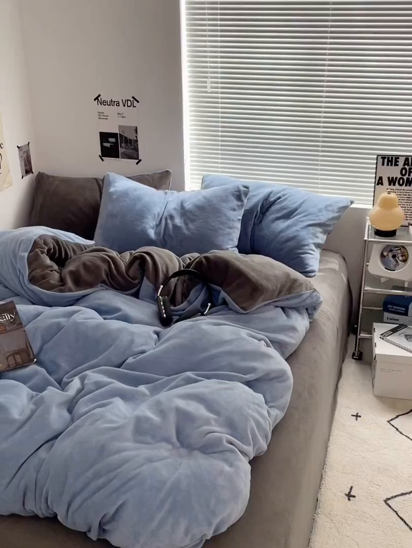 91家纺网 家纺一手货源 找家纺 优卡迪家纺馆 2025新款牛奶绒纯色双拼四件套系列 海蓝深灰