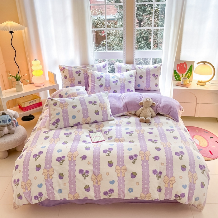 佳汐蓝家纺 2025新款190克高克重牛奶绒印花四件套 甜蜜草莓-紫