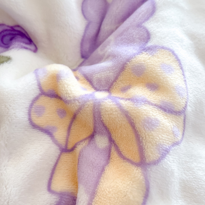 91家纺网 家纺一手货源 找家纺 佳汐蓝家纺 2025新款190克高克重牛奶绒印花四件套 甜蜜草莓-紫