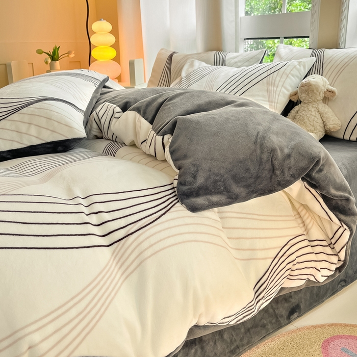 91家纺网 家纺一手货源 找家纺 佳汐蓝家纺 2025新款190克高克重牛奶绒印花四件套 维纳斯