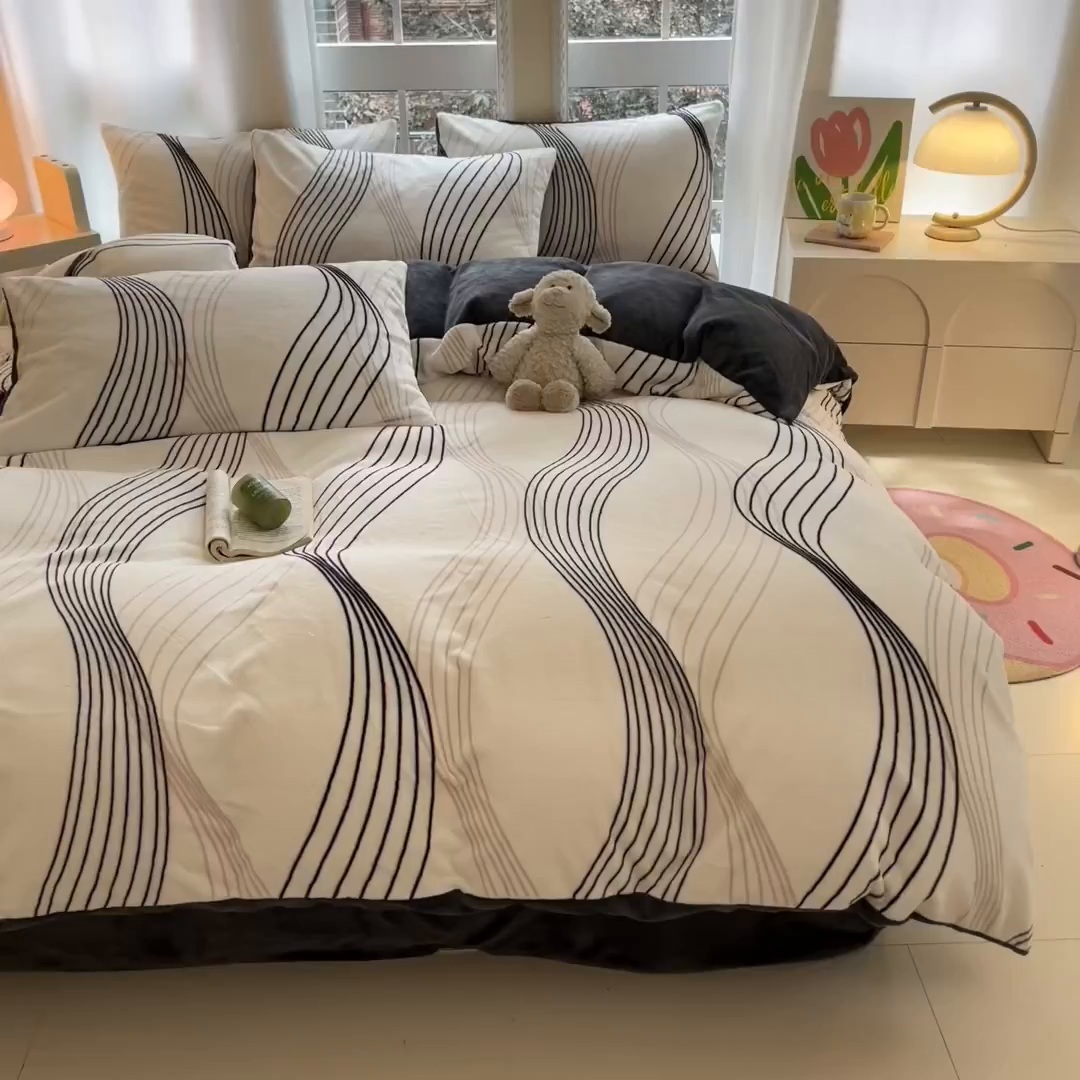 91家纺网 家纺一手货源 找家纺 佳汐蓝家纺 2025新款190克高克重牛奶绒印花四件套 维纳斯