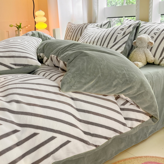 91家纺网 家纺一手货源 找家纺 佳汐蓝家纺 2025新款190克高克重牛奶绒印花四件套 休闲恋曲