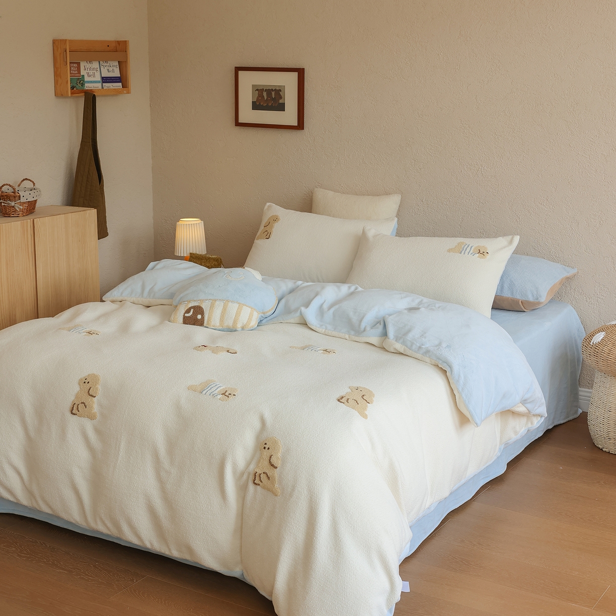 91家纺网 家纺一手货源 找家纺 （总）风向标家纺 2025新款A类全消光暖呢绒毛巾绣四件套-减龄家宠系列（风格二）