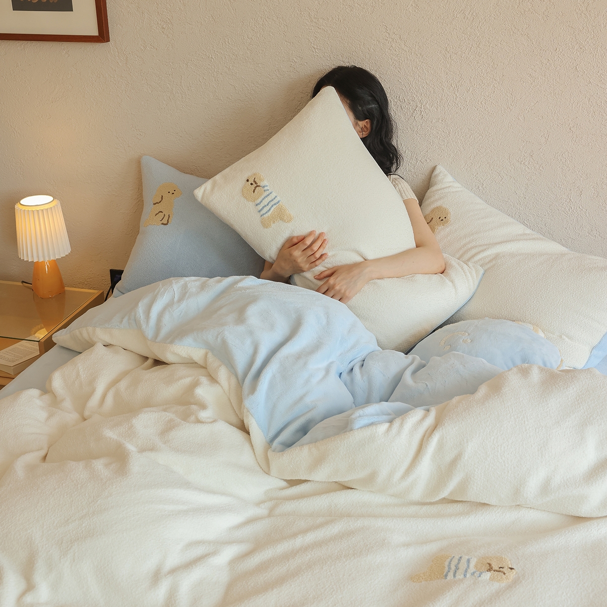 91家纺网 家纺一手货源 找家纺 （总）风向标家纺 2025新款A类全消光暖呢绒毛巾绣四件套-减龄家宠系列（风格二）