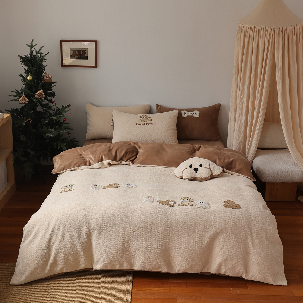 91家纺网 家纺一手货源 找家纺 （总）风向标家纺 2025新款A类全消光暖呢绒毛巾绣四件套-减龄家宠系列（风格二）