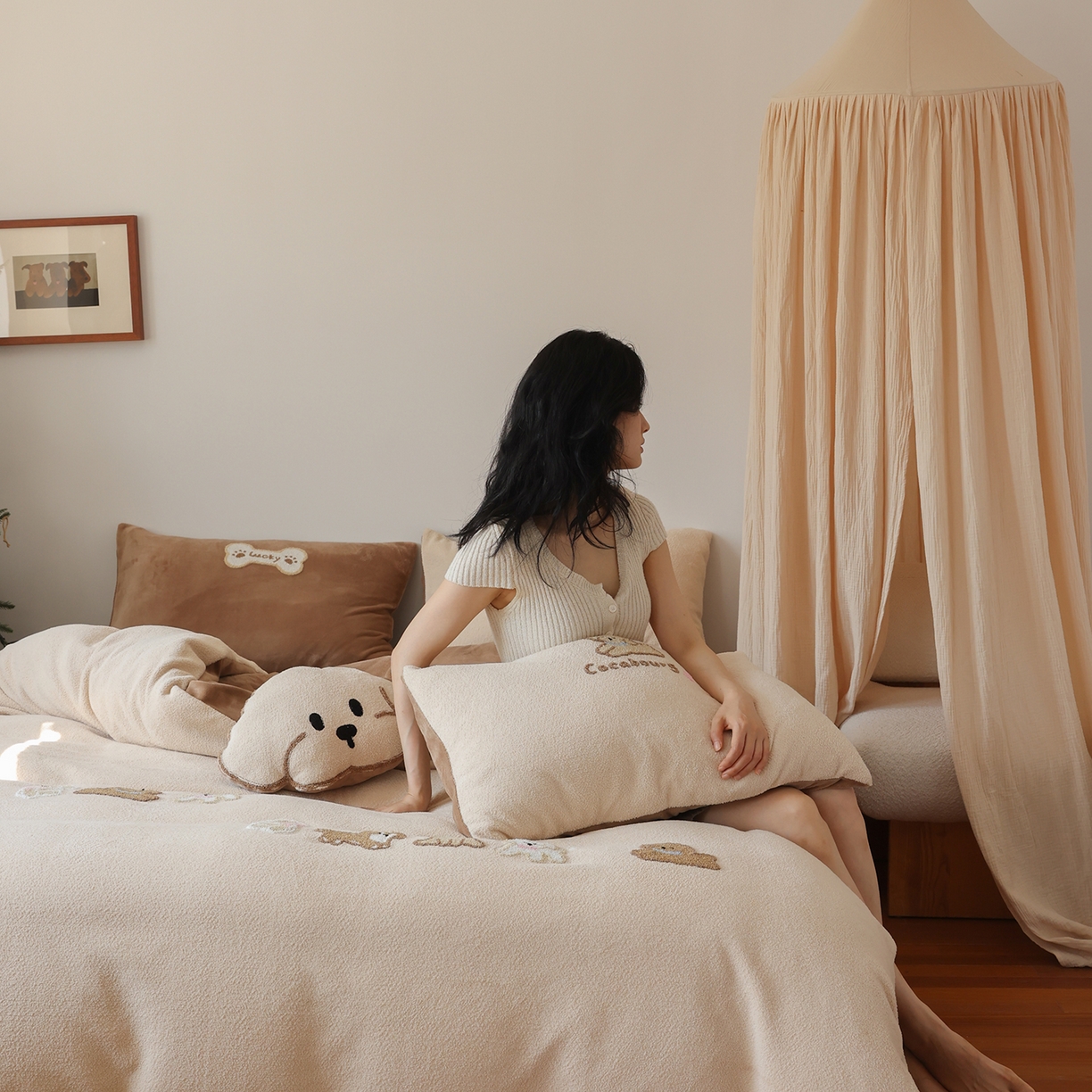 91家纺网 家纺一手货源 找家纺 风向标家纺 2025新款A类全消光暖呢绒毛巾绣四件套-减龄家宠系列（风格二） 站队小泰迪