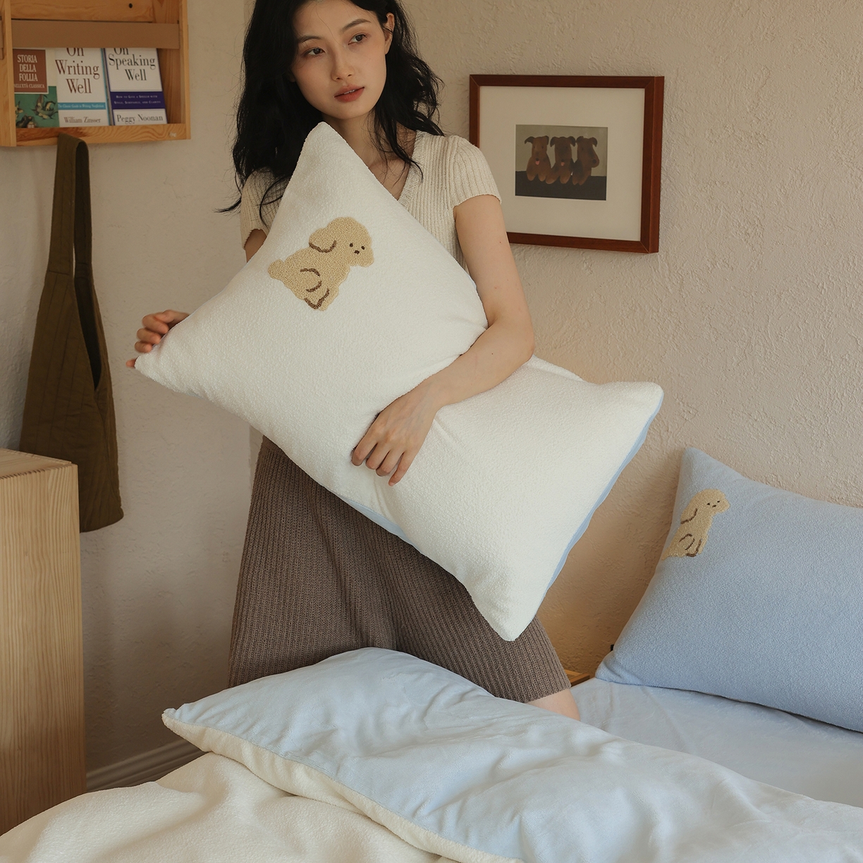 91家纺网 家纺一手货源 找家纺 （总）风向标家纺 2025新款A类全消光暖呢绒毛巾绣四件套-减龄家宠系列（风格二）