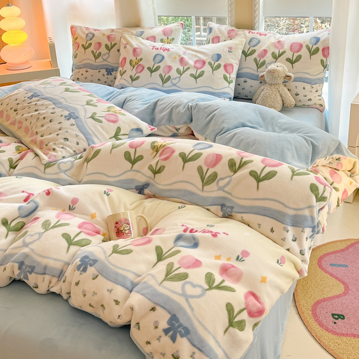 91家纺网 家纺一手货源 找家纺 佳汐蓝家纺 2025新款190克高克重牛奶绒印花四件套 郁金花海+婴儿蓝