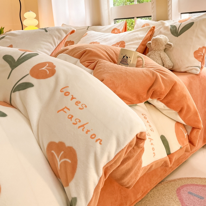 91家纺网 家纺一手货源 找家纺 佳汐蓝家纺 2025新款190克高克重牛奶绒印花四件套 郁金绮梦