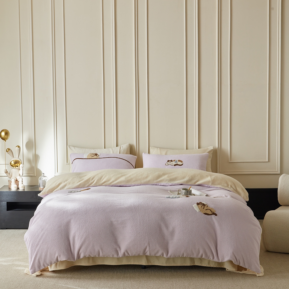 91家纺网 家纺一手货源 找家纺 （总）风向标家纺 2025新款A类全消光暖呢绒毛巾绣四件套-减龄家宠系列（风格三）