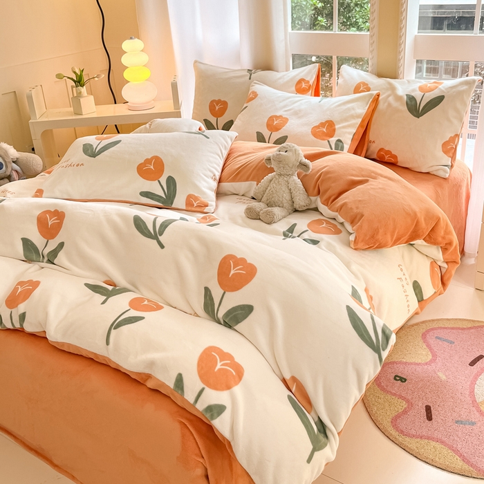 91家纺网 家纺一手货源 找家纺 佳汐蓝家纺 2025新款190克高克重牛奶绒印花四件套 郁金绮梦