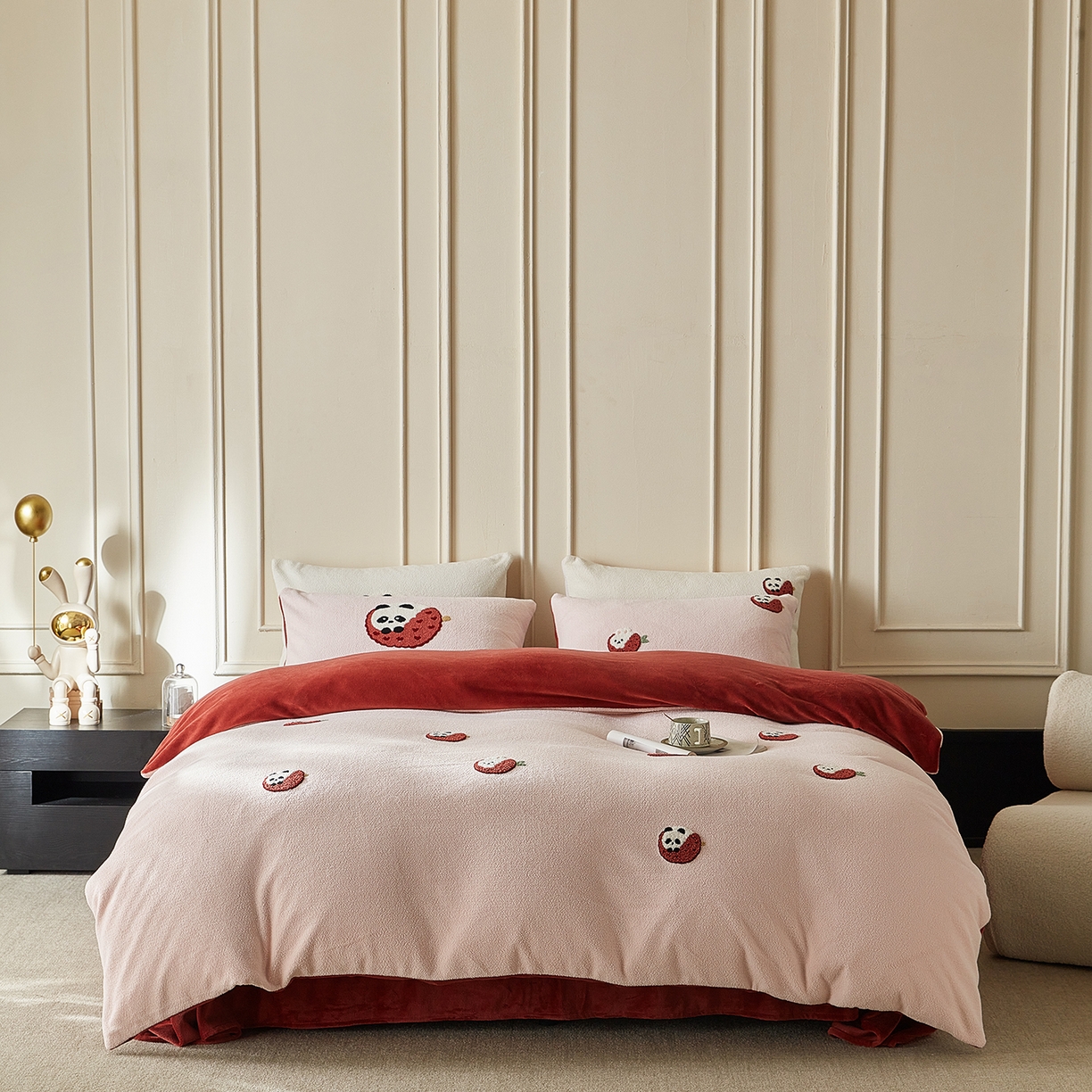 91家纺网 家纺一手货源 找家纺 （总）风向标家纺 2025新款A类全消光暖呢绒毛巾绣四件套-减龄家宠系列（风格三）