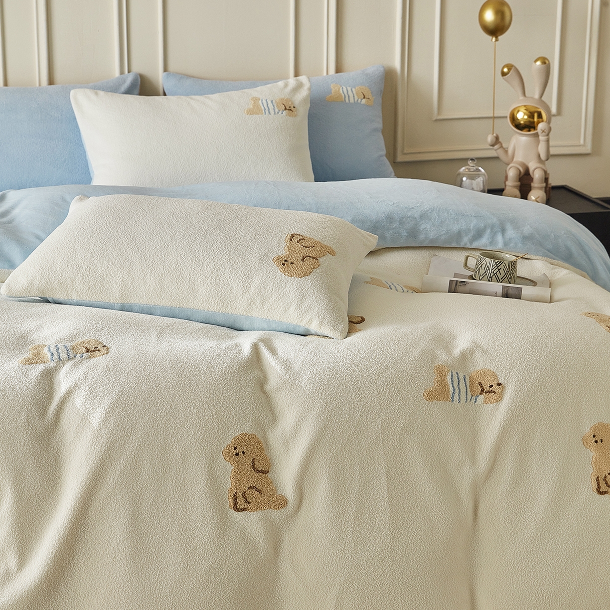 91家纺网 家纺一手货源 找家纺 （总）风向标家纺 2025新款A类全消光暖呢绒毛巾绣四件套-减龄家宠系列（风格三）