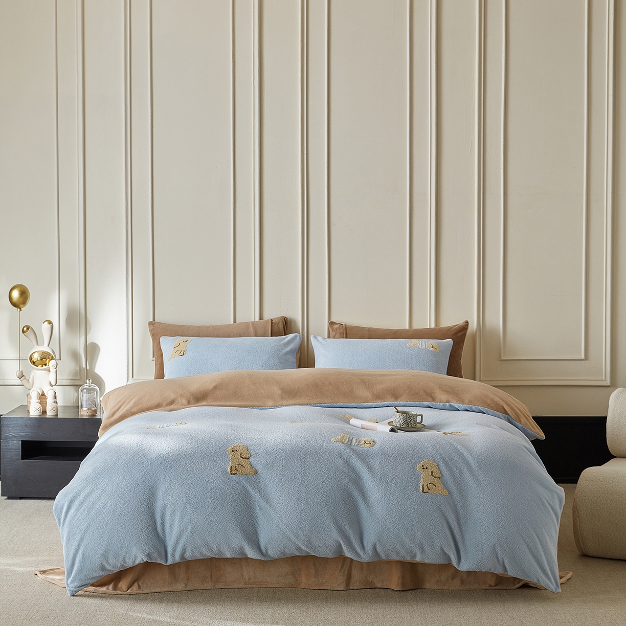 风向标家纺 2025新款A类全消光暖呢绒毛巾绣四件套-减龄家宠系列（风格三） 海魂衫小狗-蓝咖