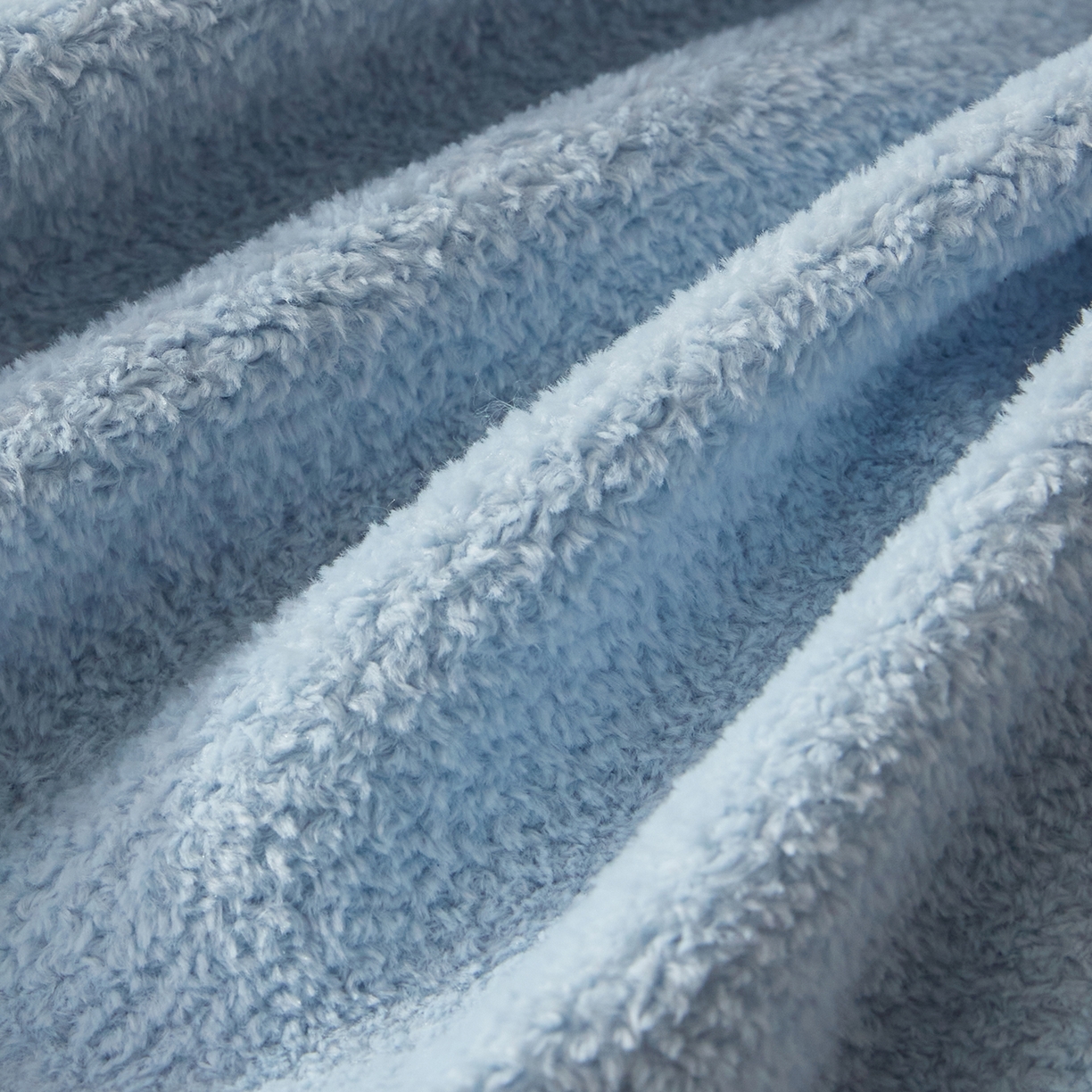 91家纺网 家纺一手货源 找家纺 风向标家纺 2025新款A类全消光暖呢绒毛巾绣四件套-减龄家宠系列（风格三） 海魂衫小狗-蓝咖