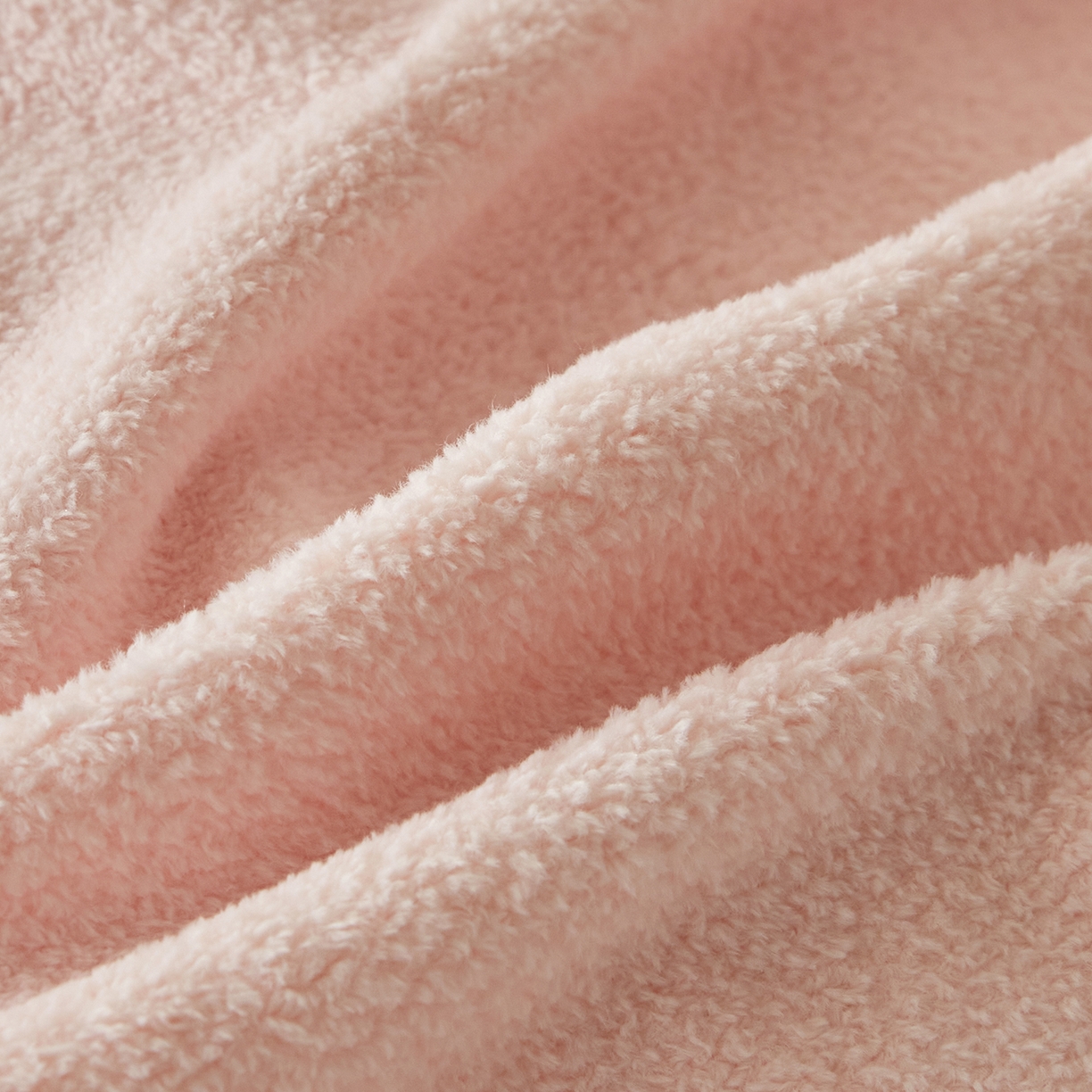 91家纺网 家纺一手货源 找家纺 风向标家纺 2025新款A类全消光暖呢绒毛巾绣四件套-减龄家宠系列（风格三） 荔枝熊猫-红