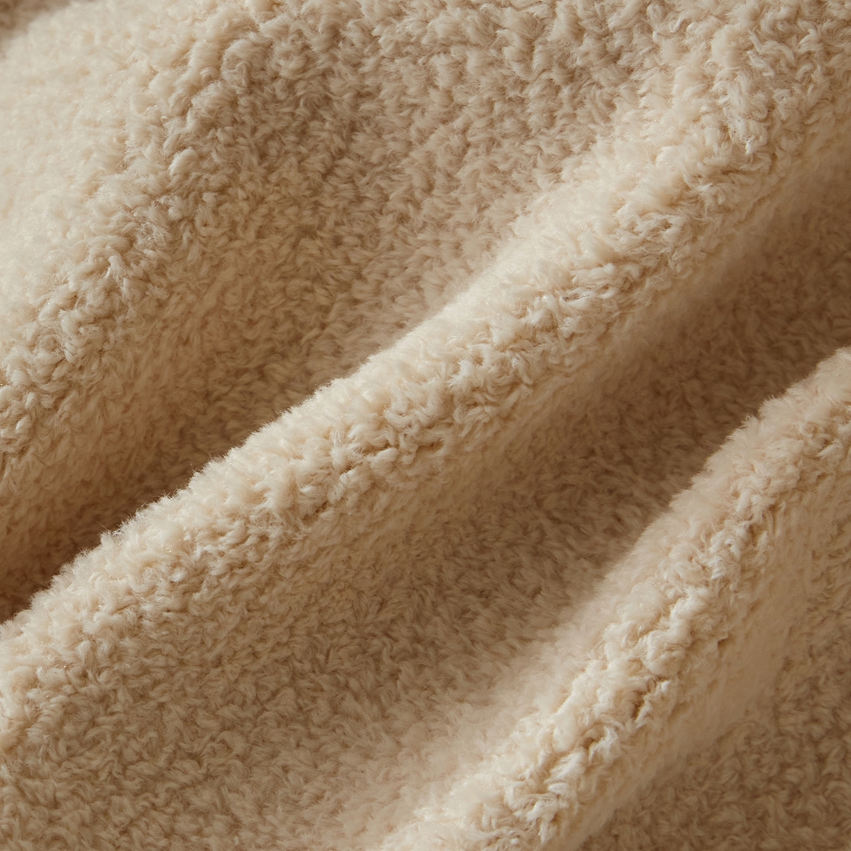 91家纺网 家纺一手货源 找家纺 风向标家纺 2025新款A类全消光暖呢绒毛巾绣四件套-减龄家宠系列（风格三） 站队小泰迪