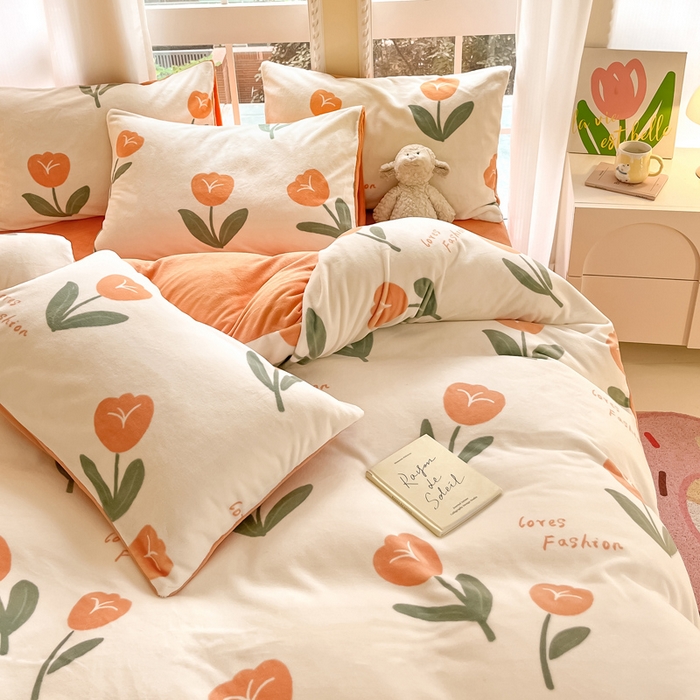 91家纺网 家纺一手货源 找家纺 佳汐蓝家纺 2025新款190克高克重牛奶绒印花四件套 郁金绮梦