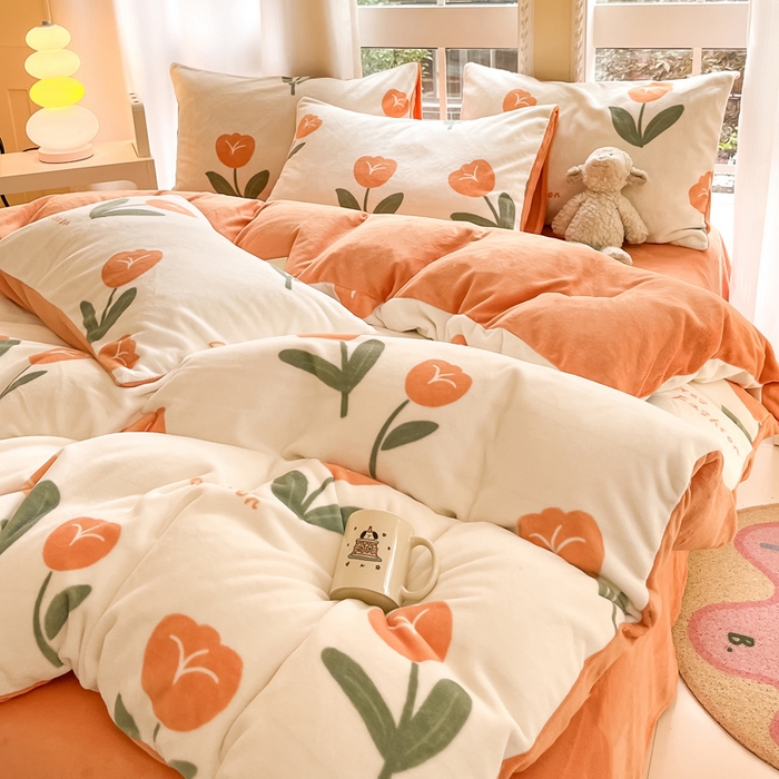 91家纺网 家纺一手货源 找家纺 佳汐蓝家纺 2025新款190克高克重牛奶绒印花四件套 郁金绮梦