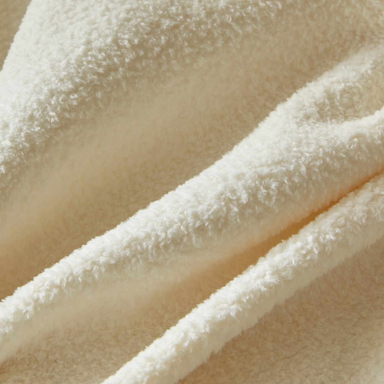 91家纺网 家纺一手货源 找家纺 风向标家纺 2025新款A类全消光暖呢绒毛巾绣四件套-减龄家宠系列（风格三） 海魂衫小狗-蓝白