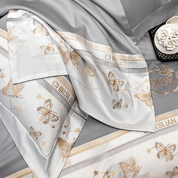 91家纺网 家纺一手货源 找家纺 丞音家纺 2025新款高档包装A类母婴级双面全棉蝴蝶刺绣纯棉长绒棉绣花四件套 梦蝶-时尚灰