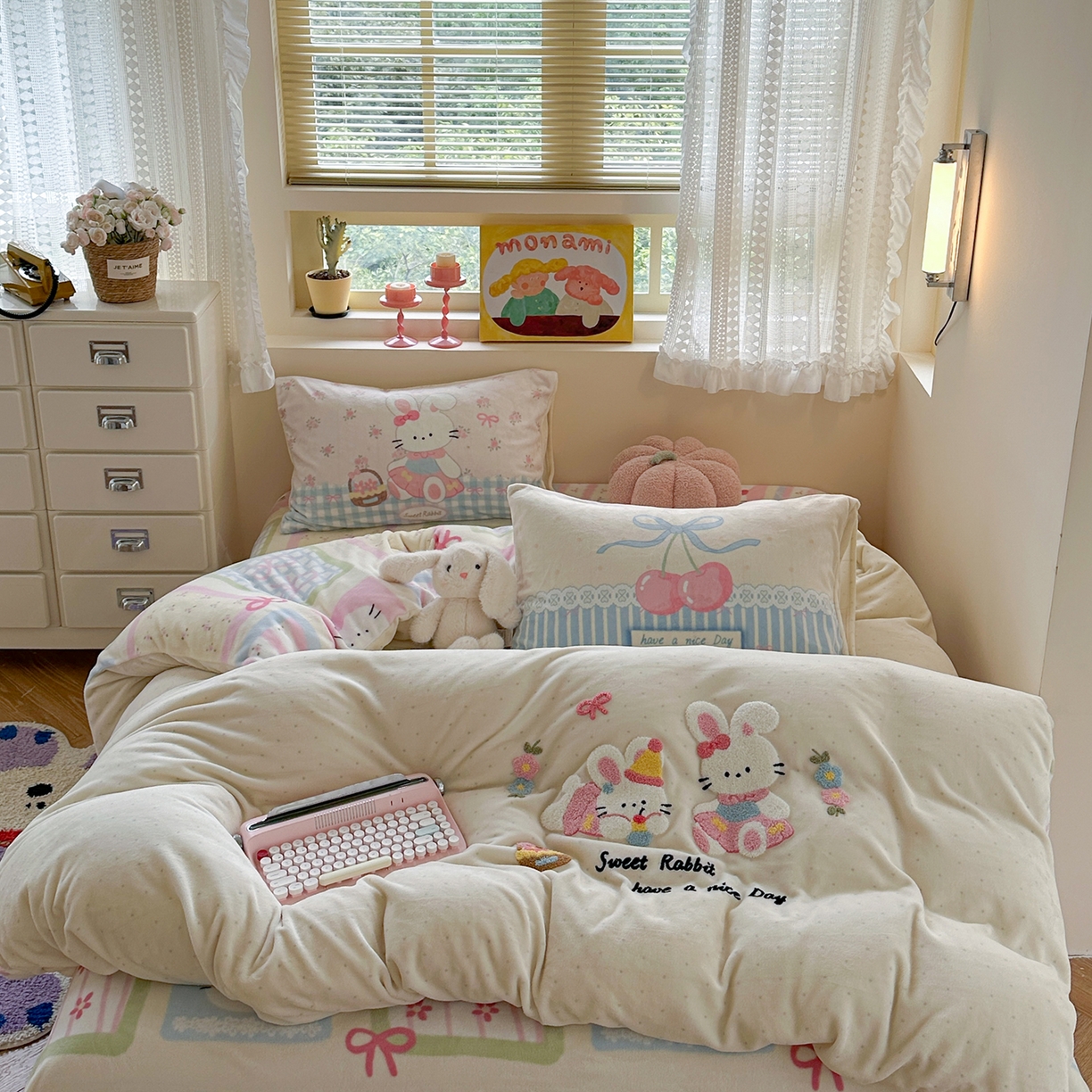 91家纺网 家纺一手货源 找家纺 （总）柚子YOUTH 2025新款加厚牛奶绒卡通毛巾绣四件套-印加绣送同款毛毯