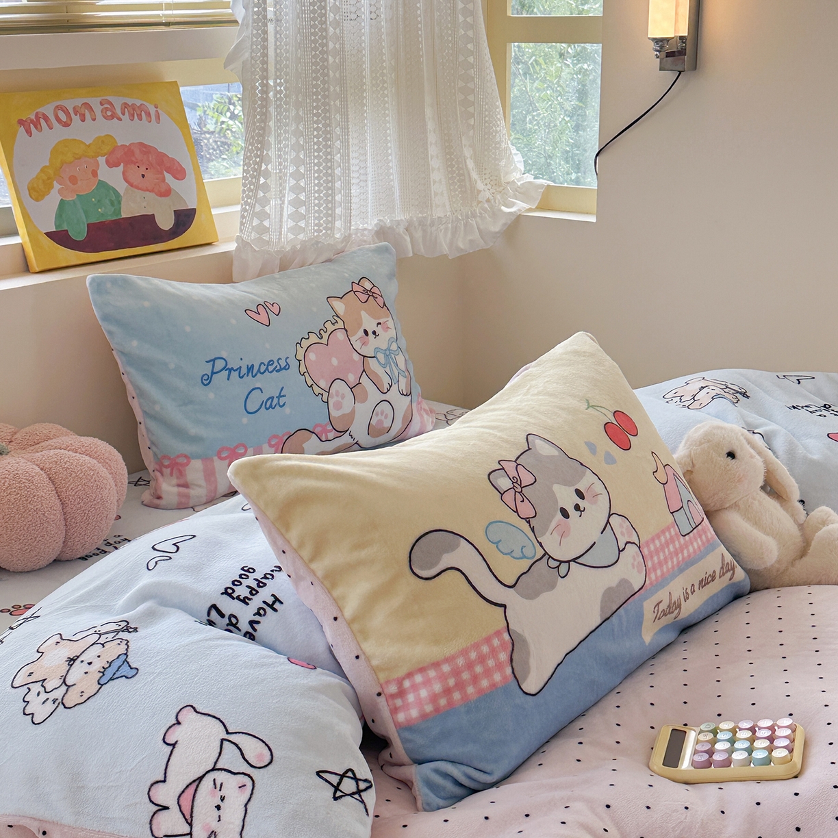 91家纺网 家纺一手货源 找家纺 柚子YOUTH 2025新款加厚牛奶绒卡通毛巾绣四件套-印加绣送同款毛毯 公主猫