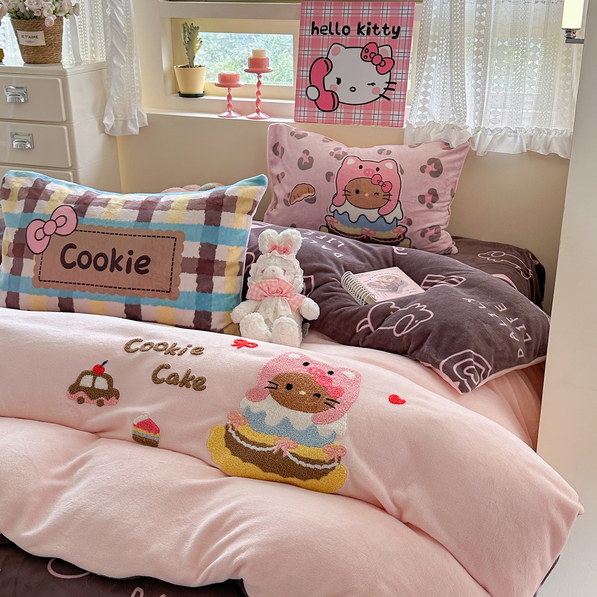 91家纺网 家纺一手货源 找家纺 柚子YOUTH 2025新款加厚牛奶绒卡通毛巾绣四件套-印加绣送同款毛毯 头套猫