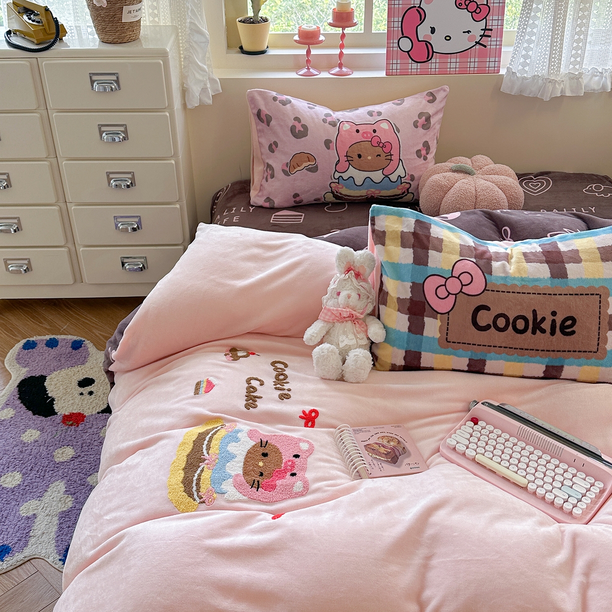 91家纺网 家纺一手货源 找家纺 柚子YOUTH 2025新款加厚牛奶绒卡通毛巾绣四件套-印加绣送同款毛毯 头套猫