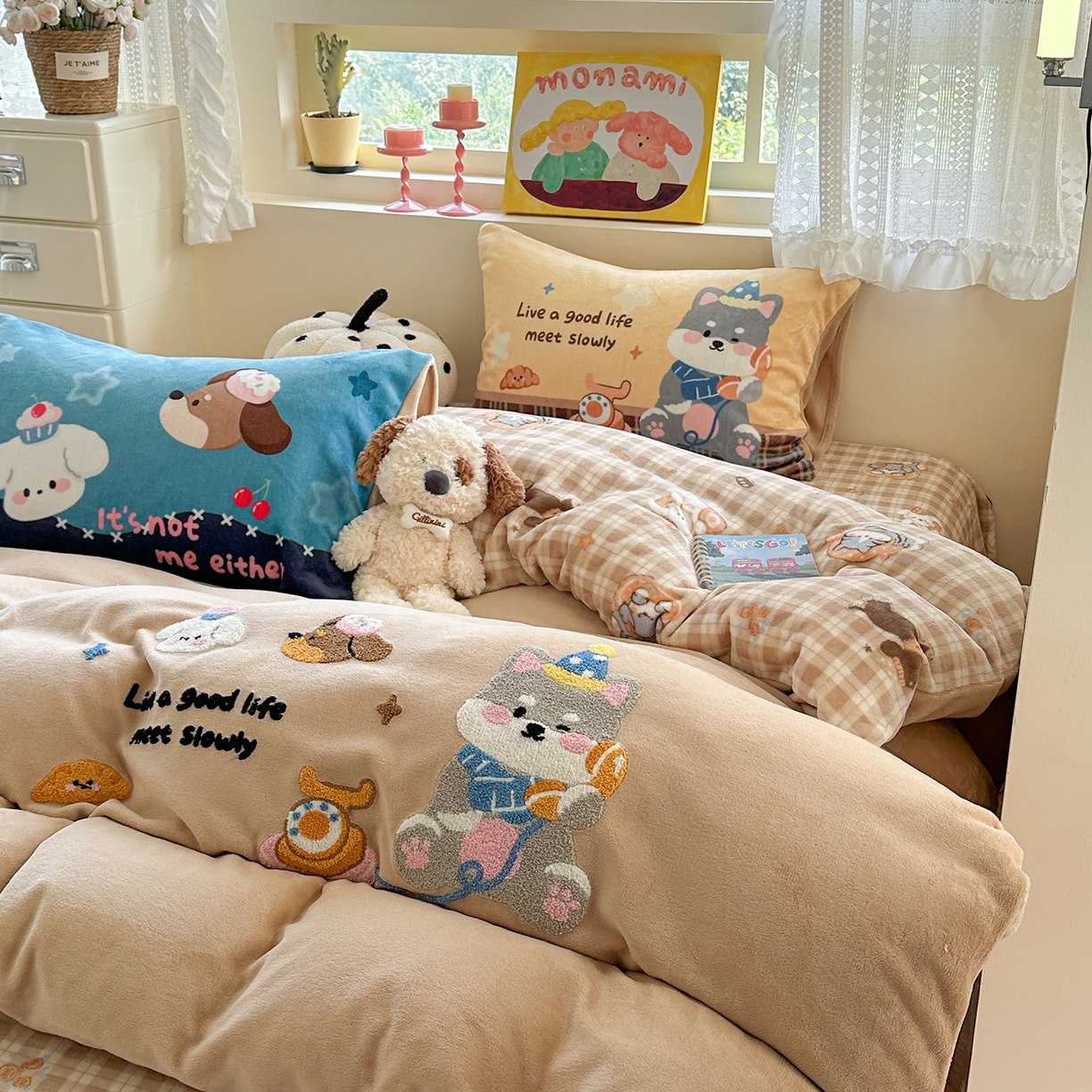 91家纺网 家纺一手货源 找家纺 柚子YOUTH 2025新款加厚牛奶绒卡通毛巾绣四件套-印加绣送同款毛毯 雪纳瑞