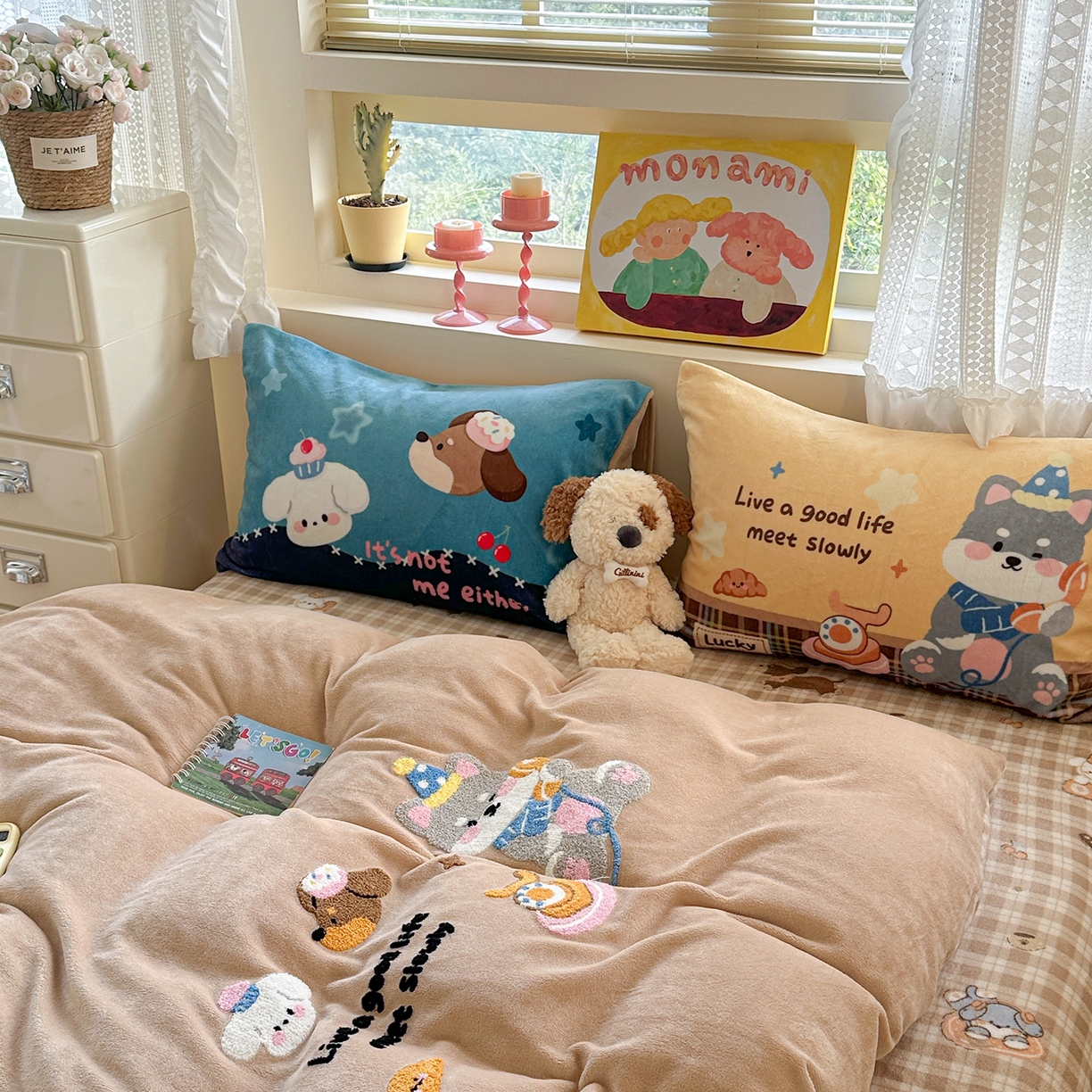 91家纺网 家纺一手货源 找家纺 柚子YOUTH 2025新款加厚牛奶绒卡通毛巾绣四件套-印加绣送同款毛毯 雪纳瑞