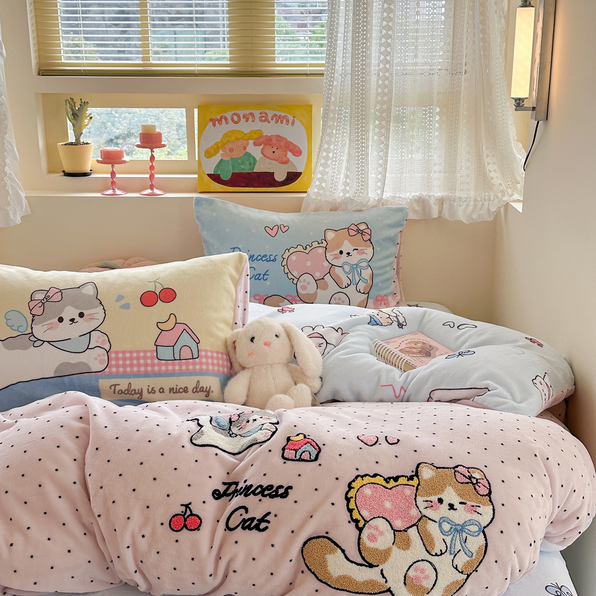 91家纺网 家纺一手货源 找家纺 柚子YOUTH 2025新款加厚牛奶绒卡通毛巾绣四件套-印加绣送同款毛毯 公主猫