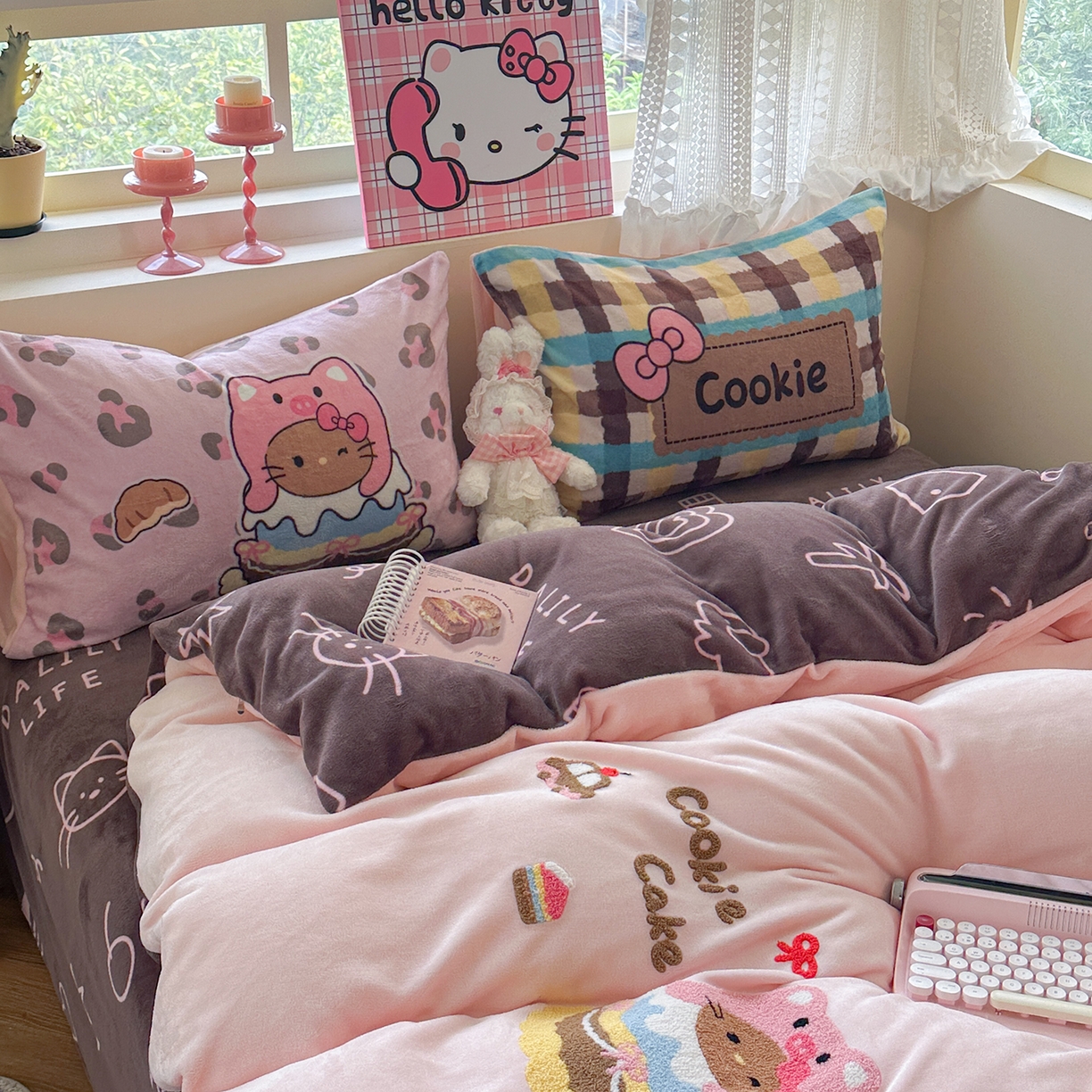 91家纺网 家纺一手货源 找家纺 柚子YOUTH 2025新款加厚牛奶绒卡通毛巾绣四件套-印加绣送同款毛毯 头套猫