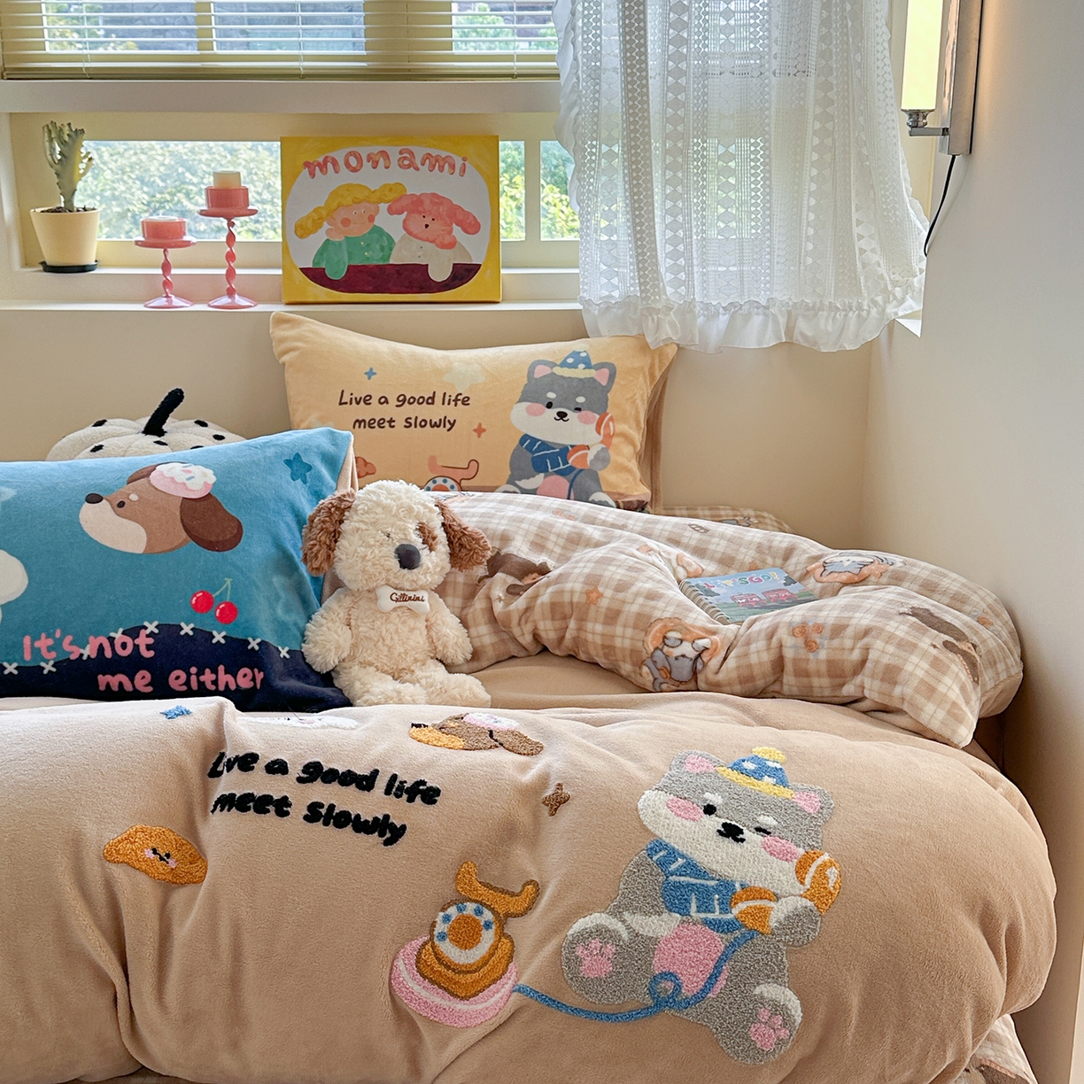 91家纺网 家纺一手货源 找家纺 柚子YOUTH 2025新款加厚牛奶绒卡通毛巾绣四件套-印加绣送同款毛毯 雪纳瑞