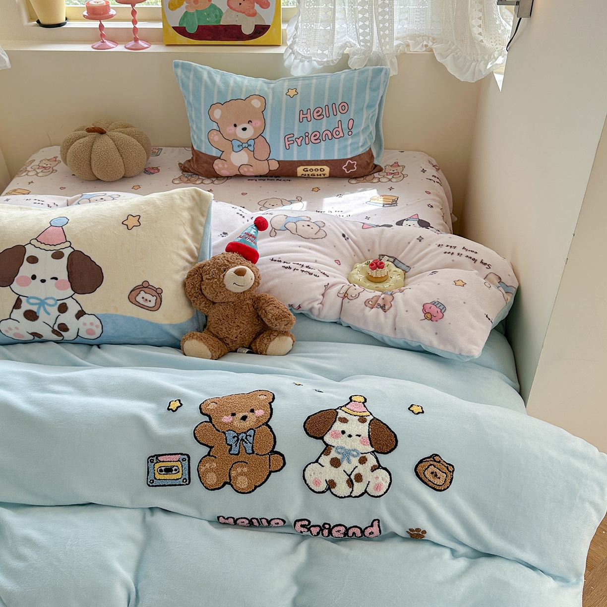 91家纺网 家纺一手货源 找家纺 柚子YOUTH 2025新款加厚牛奶绒卡通毛巾绣四件套-印加绣送同款毛毯 小伙伴