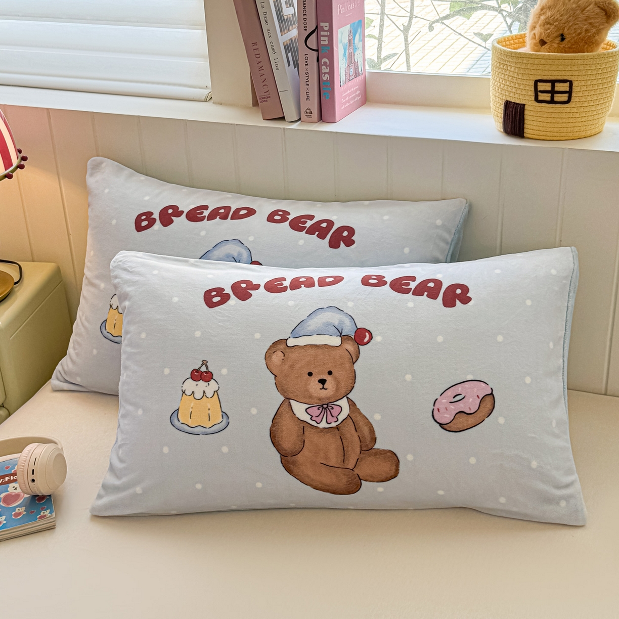 91家纺网 家纺一手货源 找家纺 佳汐蓝家纺 2025新款牛奶绒卡通大版枕套 蛋糕熊