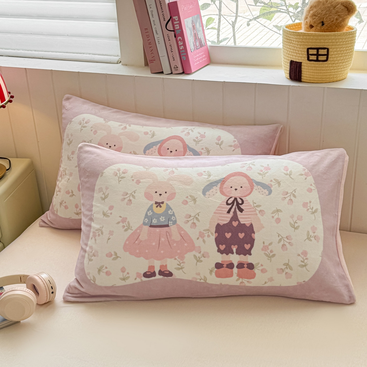 91家纺网 家纺一手货源 找家纺 佳汐蓝家纺 2025新款牛奶绒卡通大版枕套 兔女郎