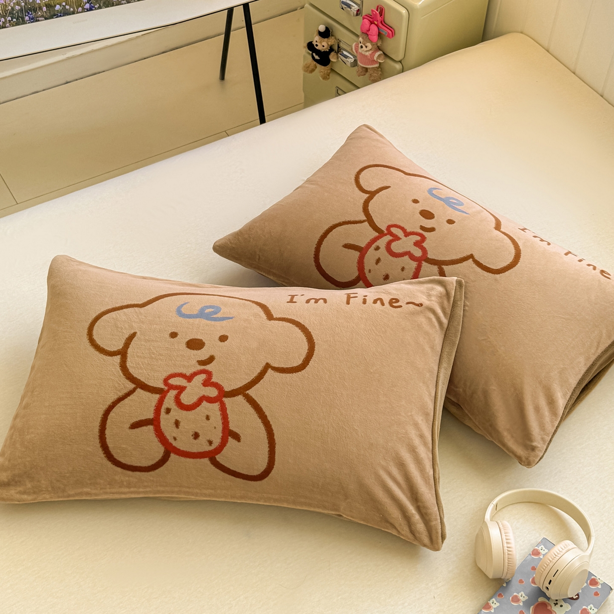 91家纺网 家纺一手货源 找家纺 佳汐蓝家纺 2025新款牛奶绒卡通大版枕套 草莓狗