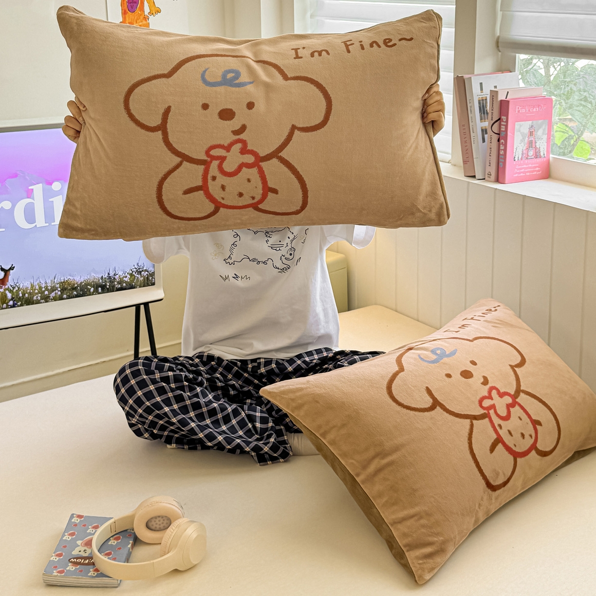 91家纺网 家纺一手货源 找家纺 佳汐蓝家纺 2025新款牛奶绒卡通大版枕套 草莓狗