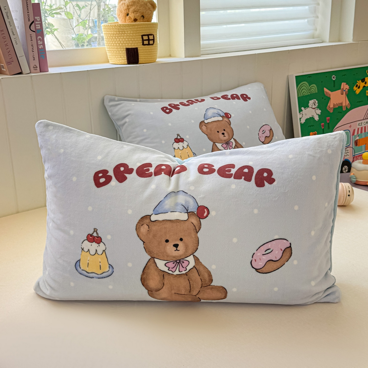 91家纺网 家纺一手货源 找家纺 佳汐蓝家纺 2025新款牛奶绒卡通大版枕套 蛋糕熊