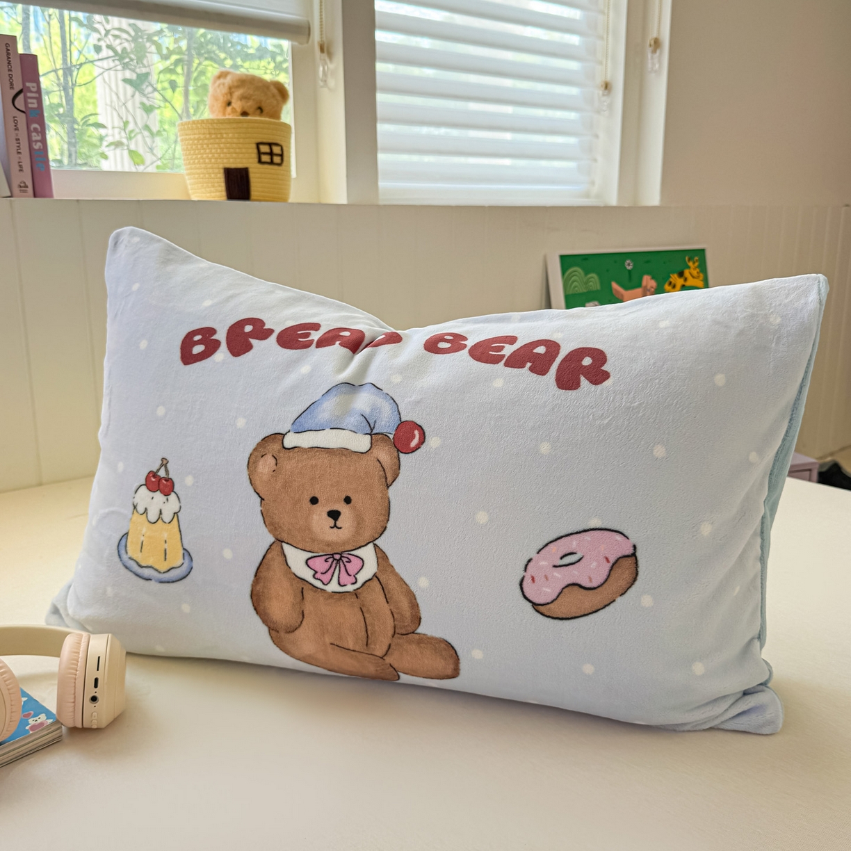 91家纺网 家纺一手货源 找家纺 佳汐蓝家纺 2025新款牛奶绒卡通大版枕套 蛋糕熊