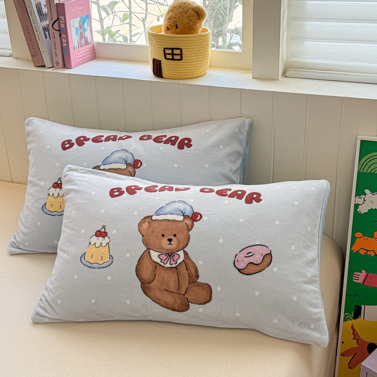 91家纺网 家纺一手货源 找家纺 佳汐蓝家纺 2025新款牛奶绒卡通大版枕套 蛋糕熊
