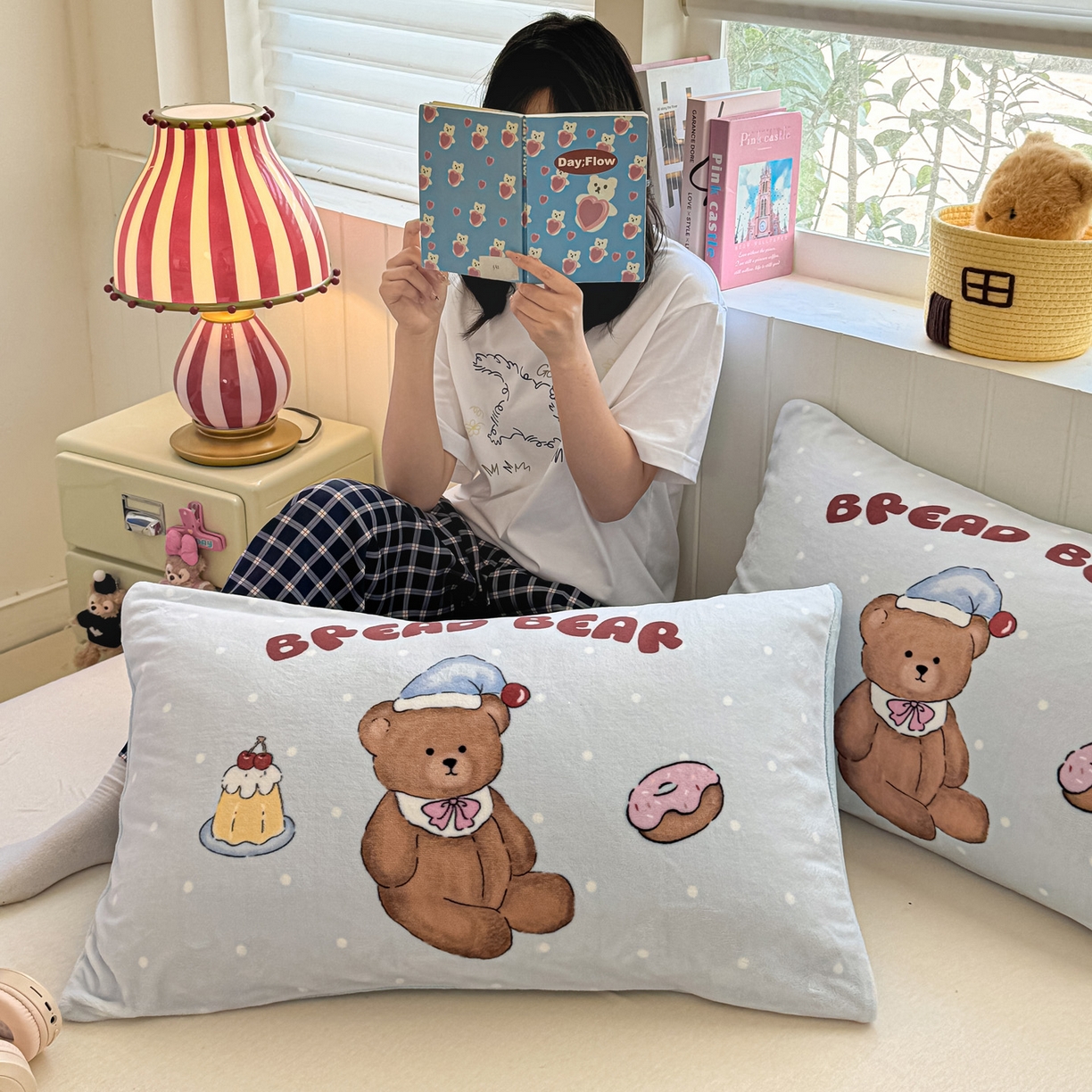 91家纺网 家纺一手货源 找家纺 佳汐蓝家纺 2025新款牛奶绒卡通大版枕套 蛋糕熊
