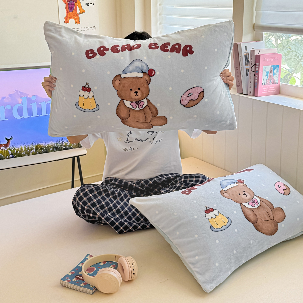 91家纺网 家纺一手货源 找家纺 佳汐蓝家纺 2025新款牛奶绒卡通大版枕套 蛋糕熊