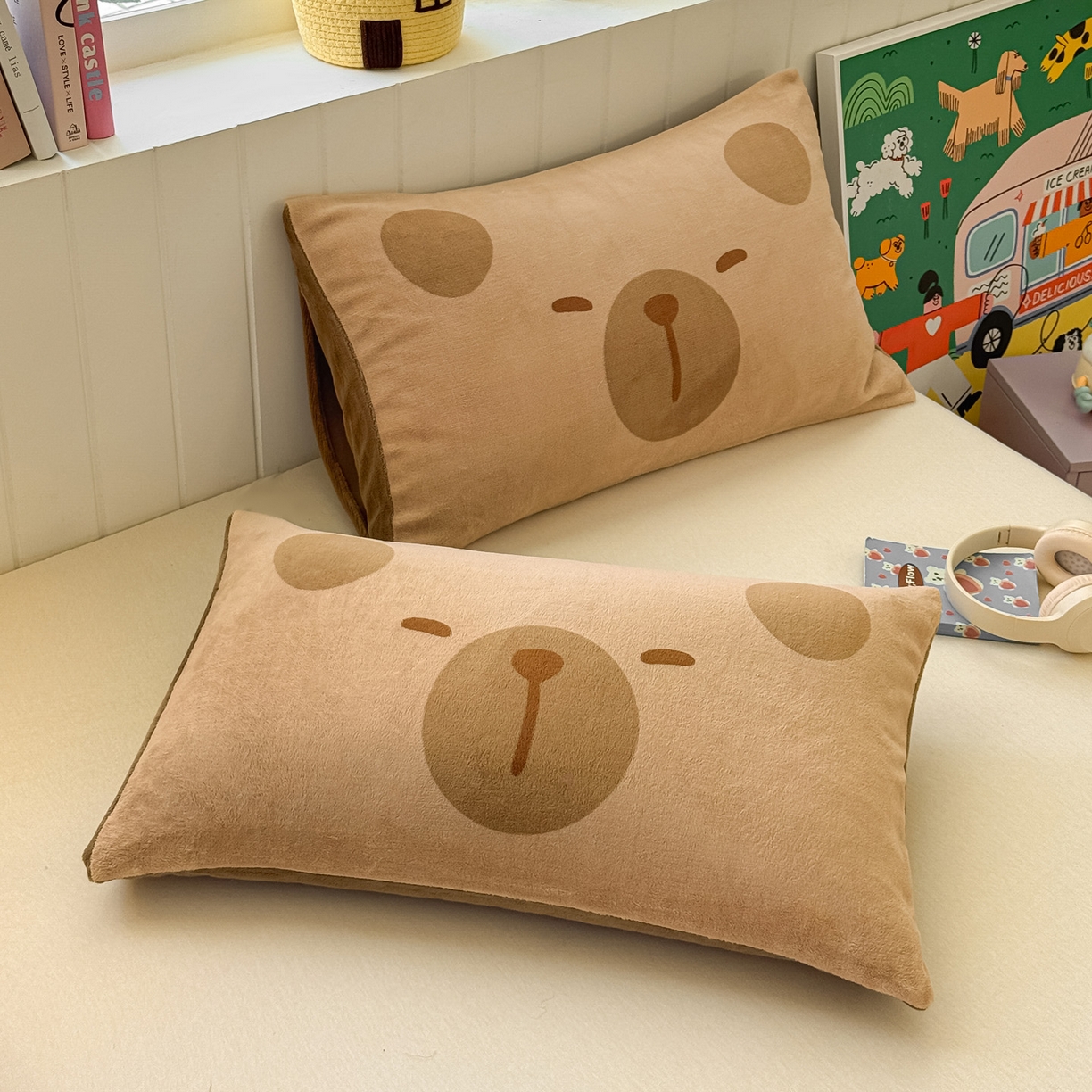 91家纺网 家纺一手货源 找家纺 佳汐蓝家纺 2025新款牛奶绒卡通大版枕套 卡比巴拉