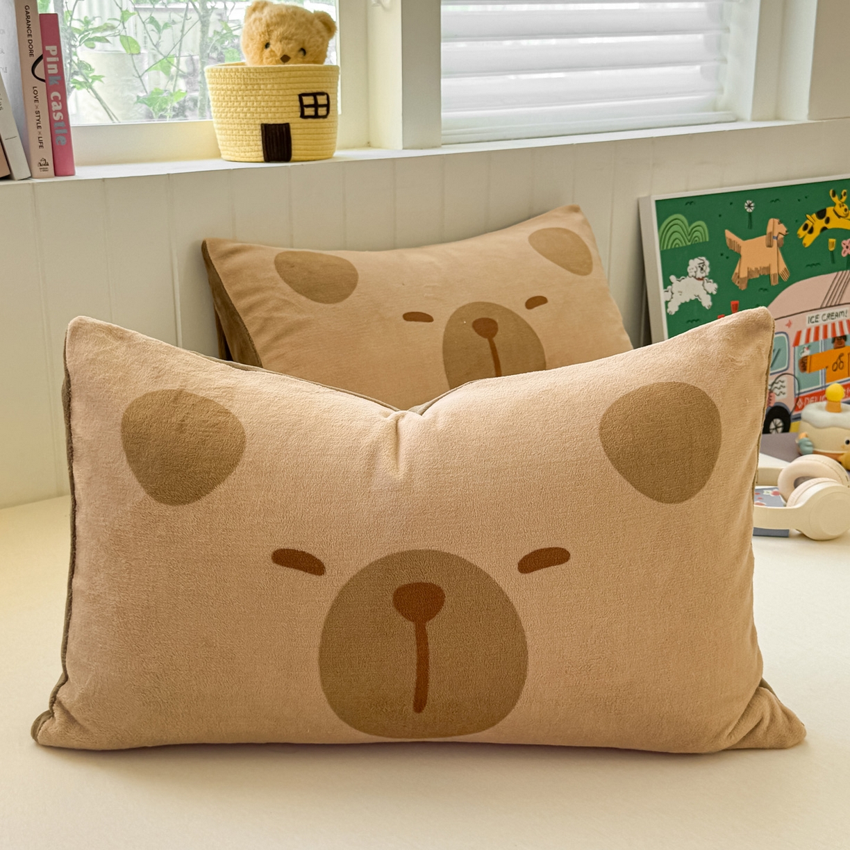 91家纺网 家纺一手货源 找家纺 佳汐蓝家纺 2025新款牛奶绒卡通大版枕套 卡比巴拉