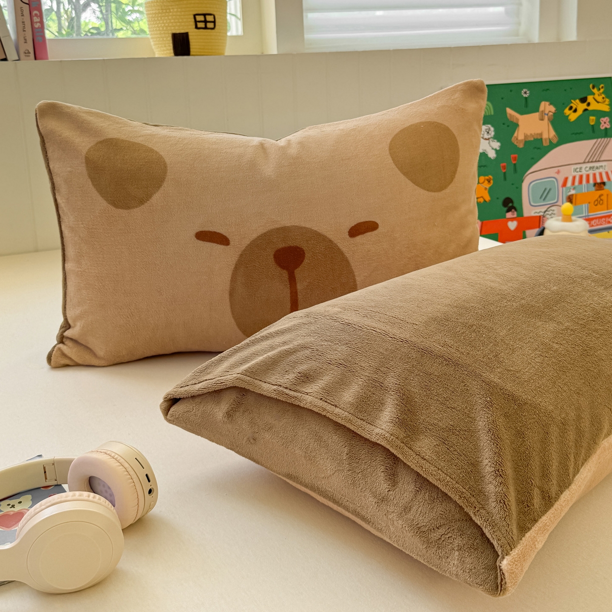 91家纺网 家纺一手货源 找家纺 佳汐蓝家纺 2025新款牛奶绒卡通大版枕套 卡比巴拉