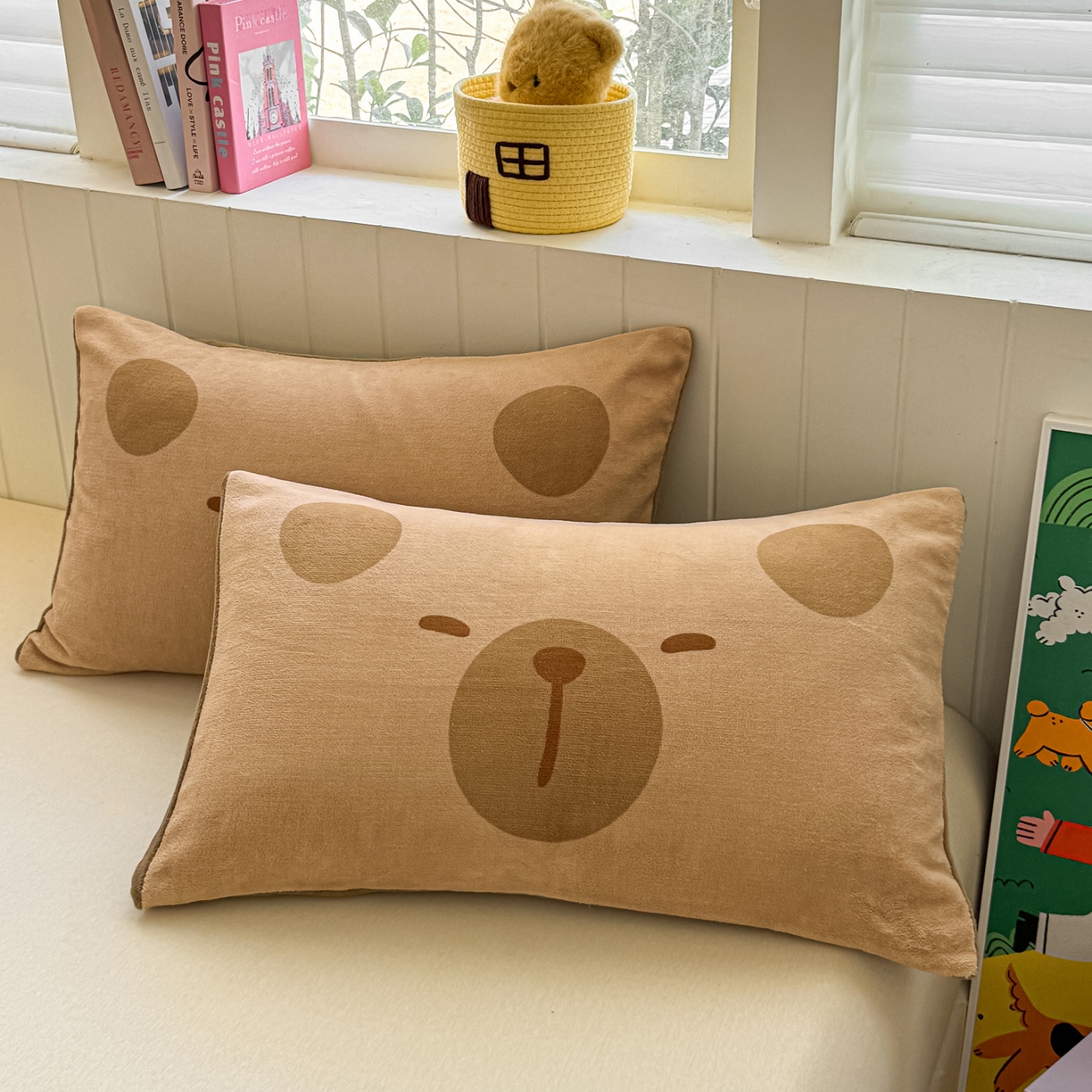 91家纺网 家纺一手货源 找家纺 佳汐蓝家纺 2025新款牛奶绒卡通大版枕套 卡比巴拉