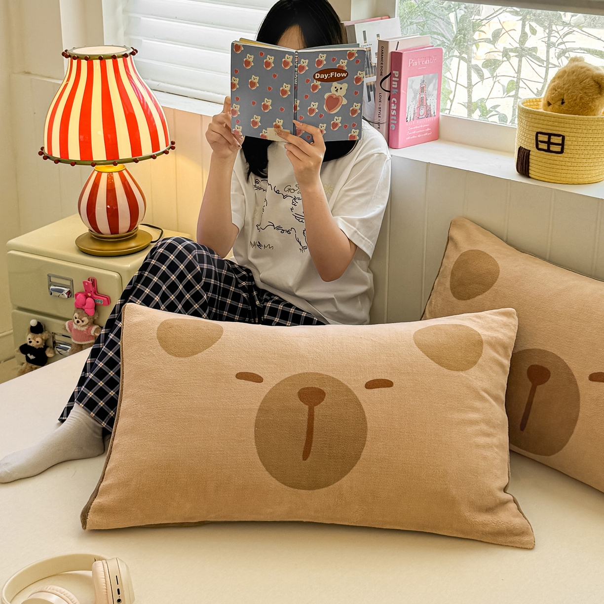 91家纺网 家纺一手货源 找家纺 佳汐蓝家纺 2025新款牛奶绒卡通大版枕套 卡比巴拉